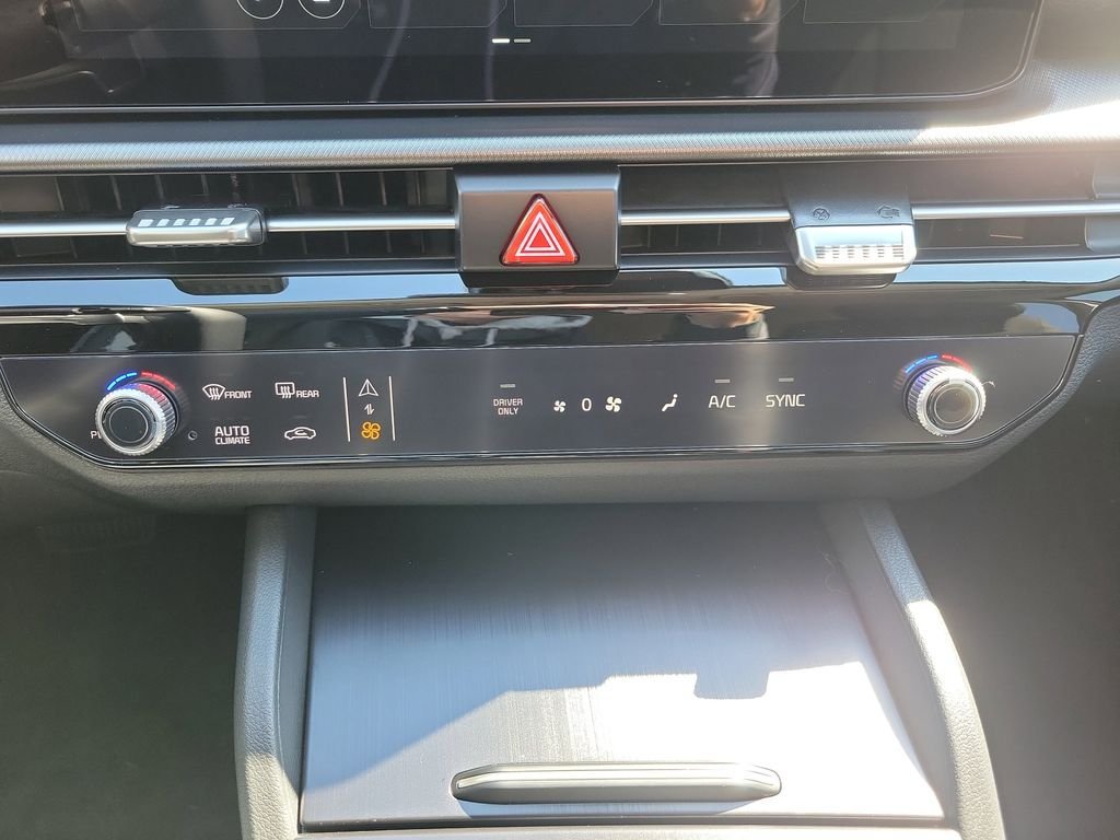 New 2026 Kia Sportage LX FWD image 32