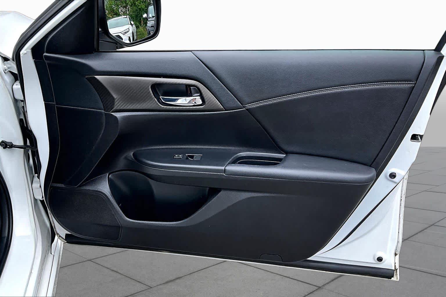 Used 2017 Honda Accord Sport image 21