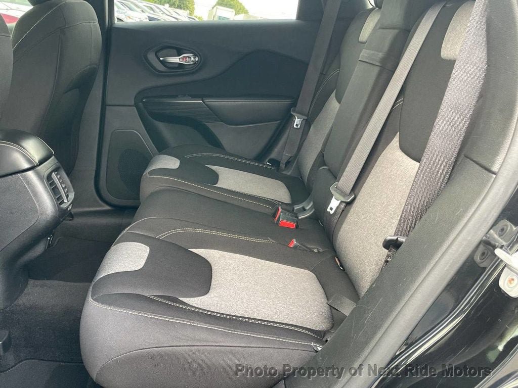 Used 2014 Jeep Cherokee Latitude FWD image 11