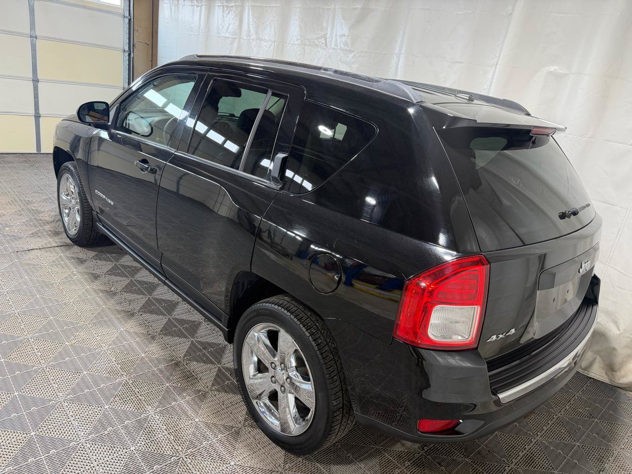 Used 2012 Jeep Compass Limited w/ Sun/Sound Group AWD/4WD image 4