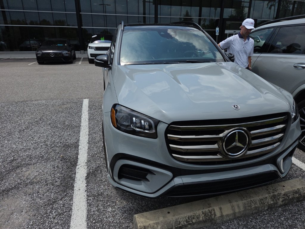 Used 2024 Mercedes-Benz GLS 450 4MATIC image 1