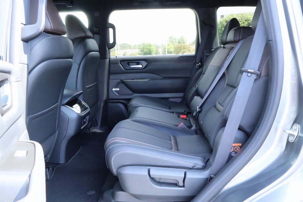 New 2026 Nissan Armada SL image 8