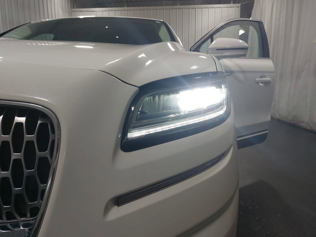 Used 2023 Lincoln Nautilus AWD w/ Premium Package image 31