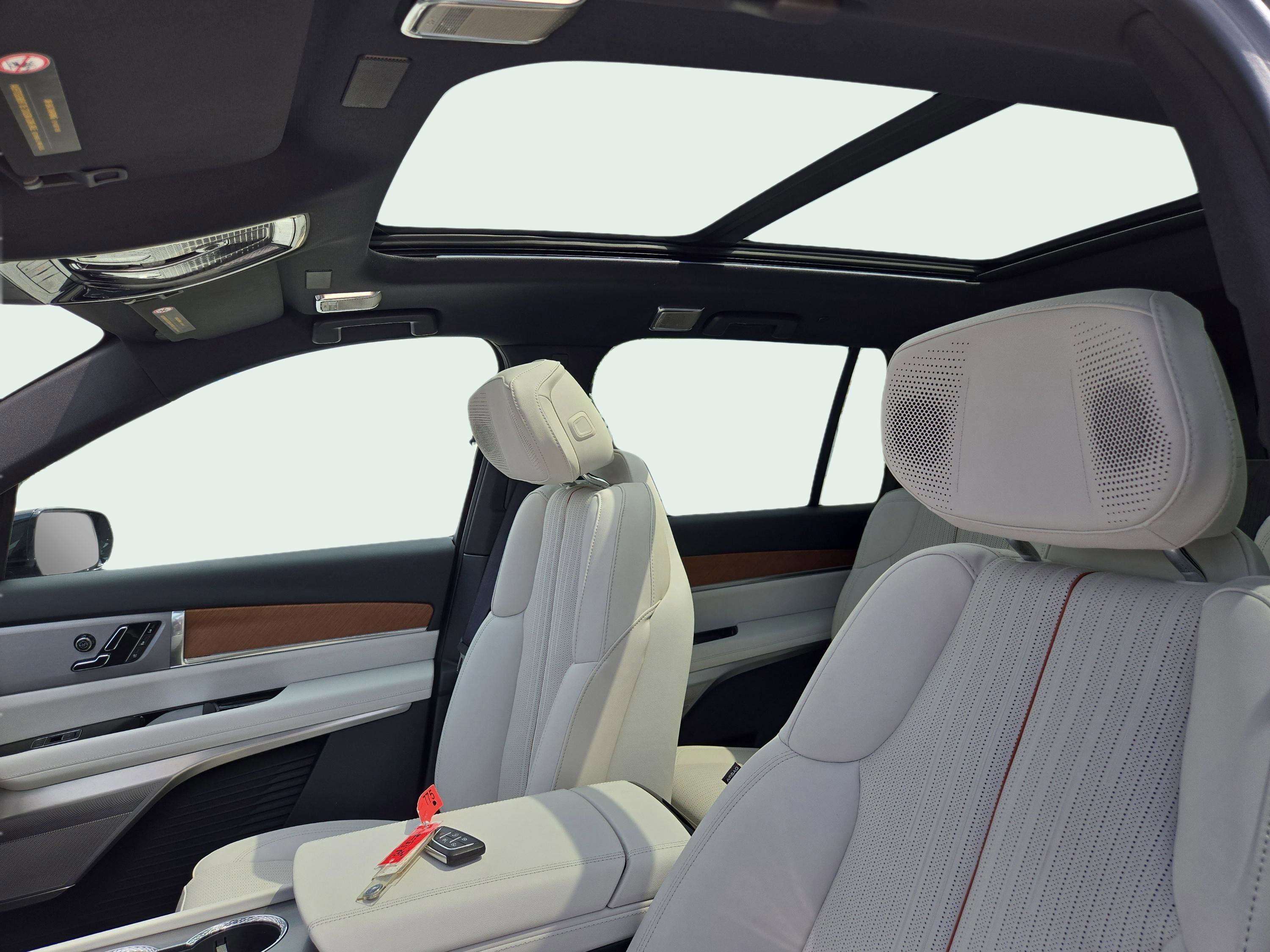 New 2026 Cadillac Vistiq Sport image 25