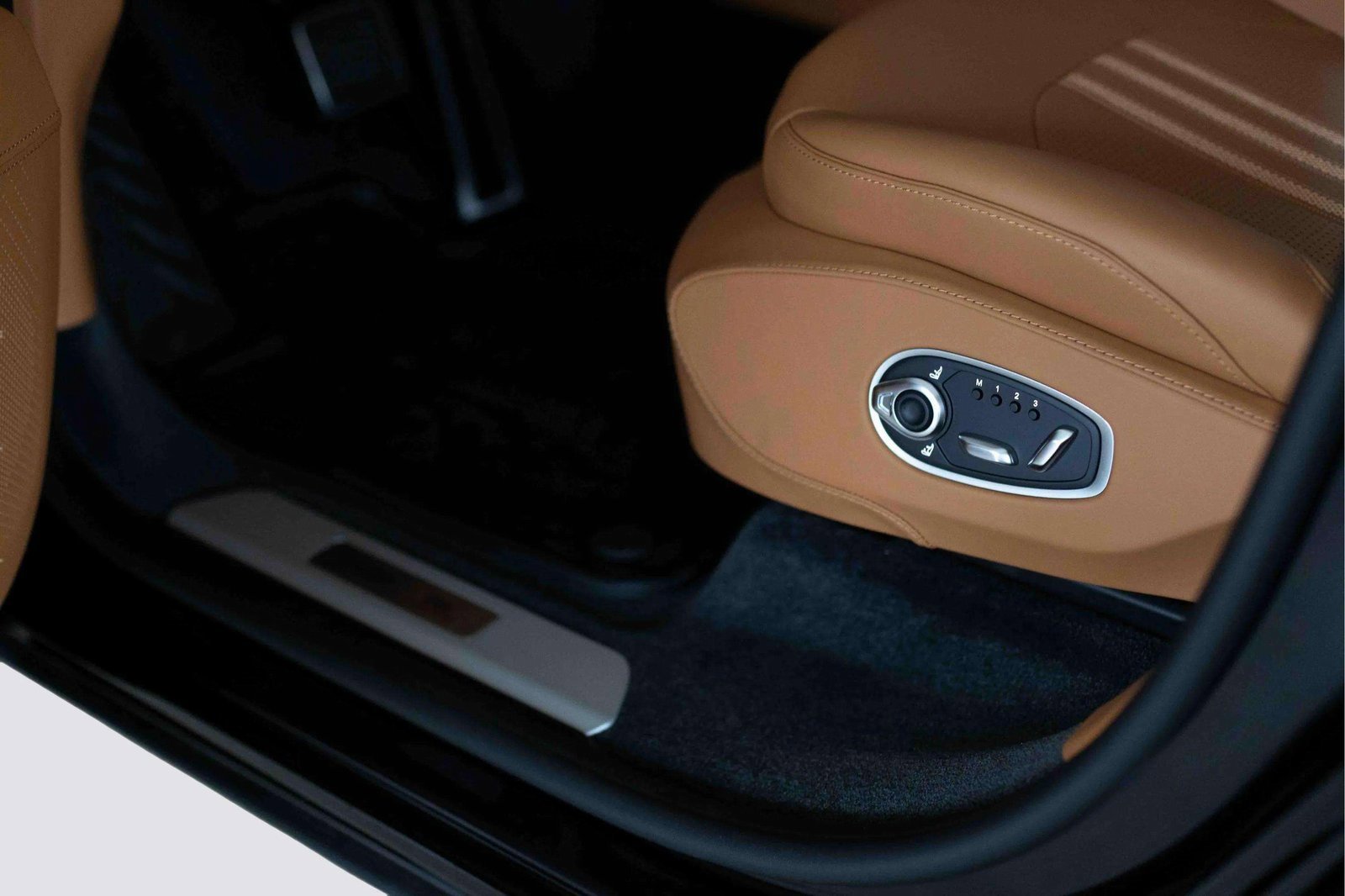 New 2025 Aston Martin DBX 707 image 16