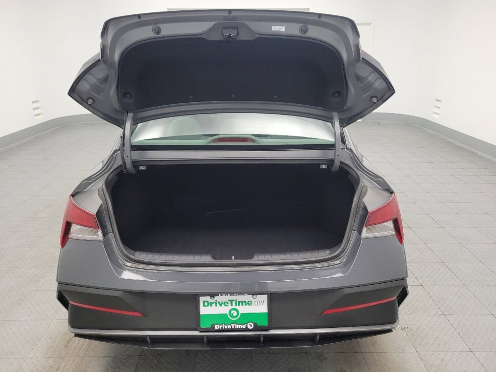 Used 2025 Hyundai Elantra SE FWD image 29