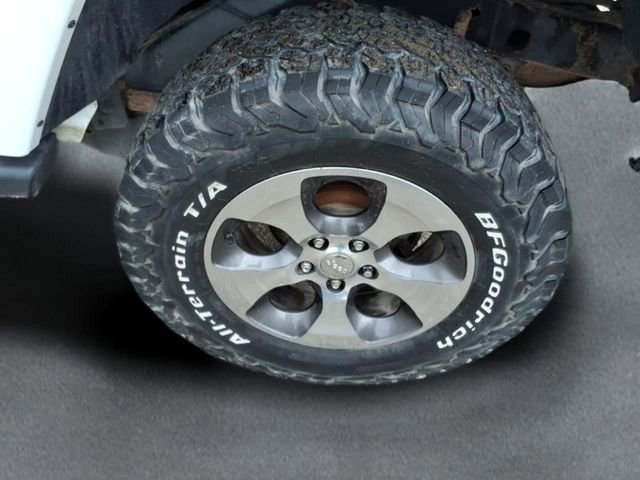 Used 2016 Jeep Wrangler Unlimited Sahara w/ Connectivity Group image 7