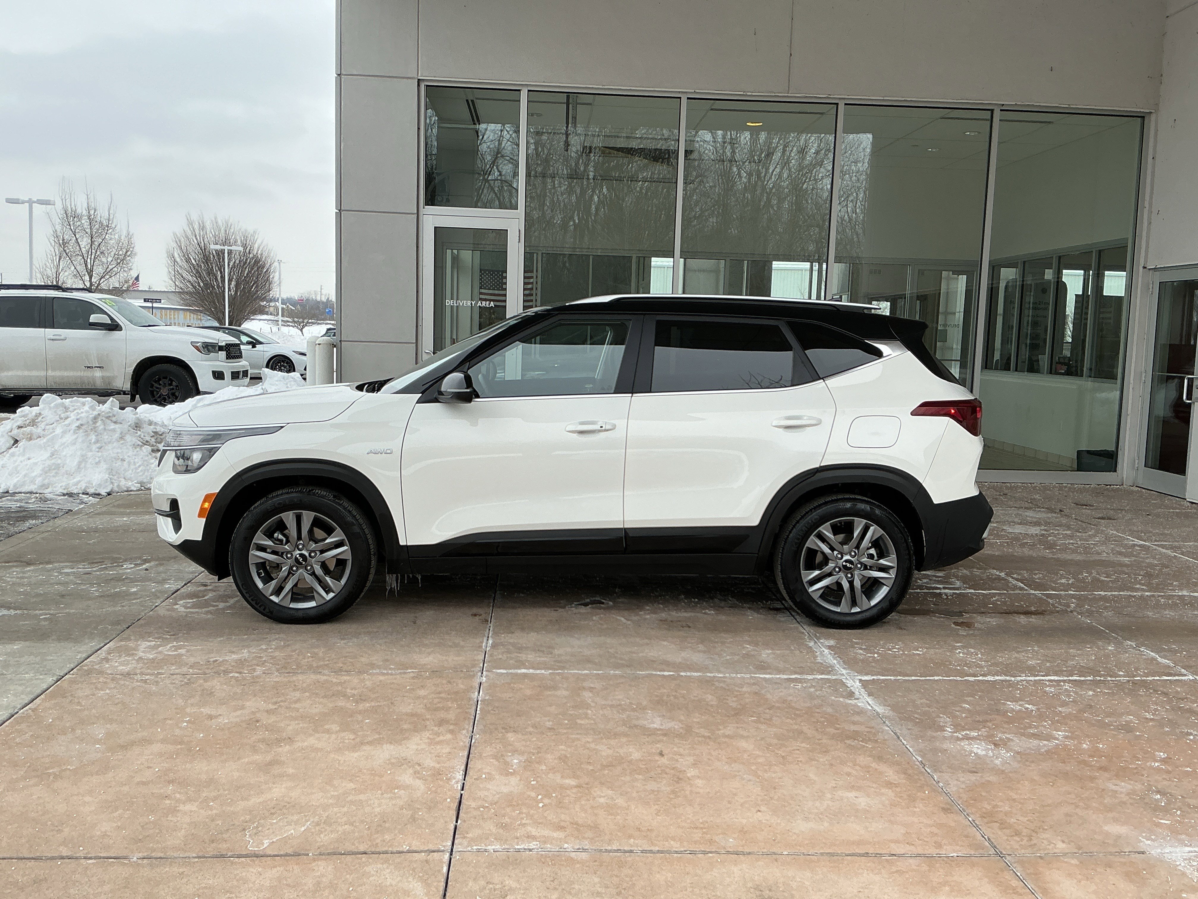 Used 2023 Kia Seltos S w/ Navigation Package image 19