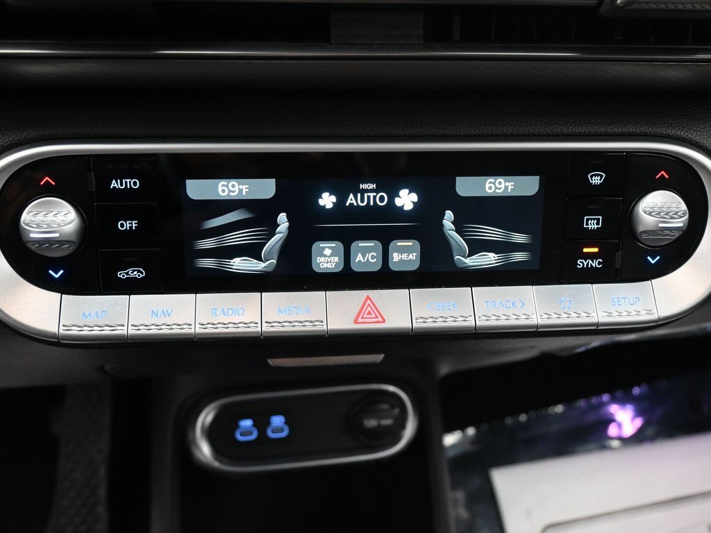 Used 2025 Genesis GV60 RWD image 15