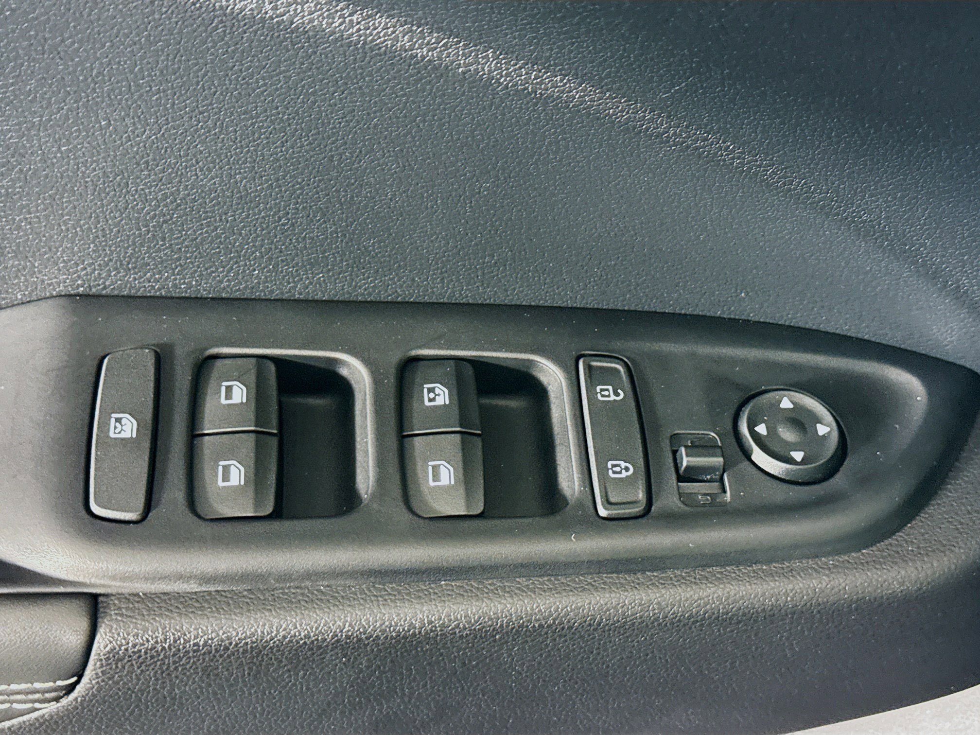 Used 2026 Hyundai Venue SEL FWD image 24