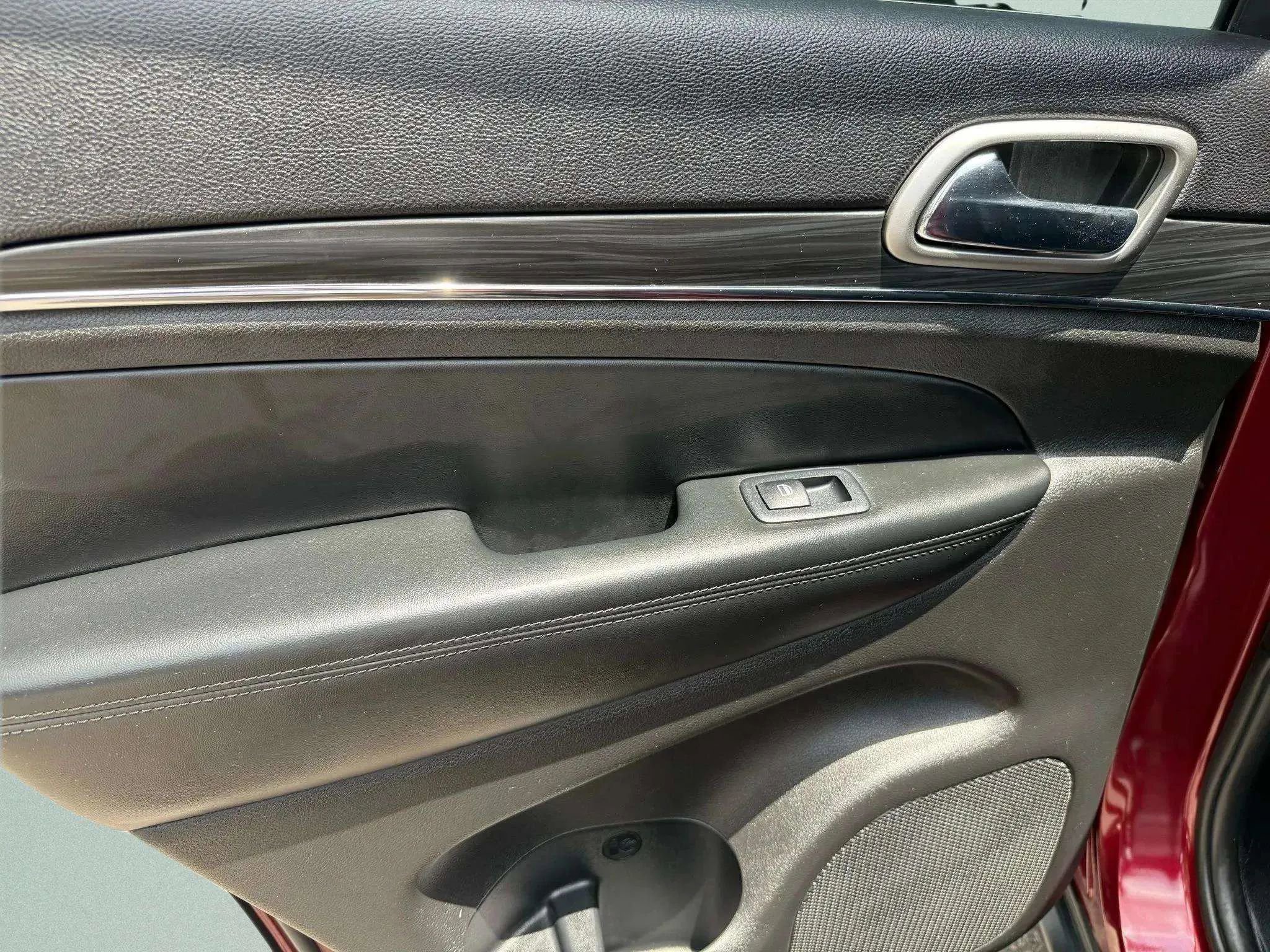 Used 2019 Jeep Grand Cherokee Limited image 19