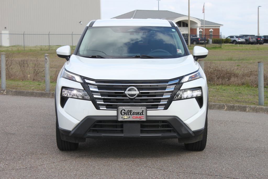 Used 2024 Nissan Rogue SV AWD/4WD image 3