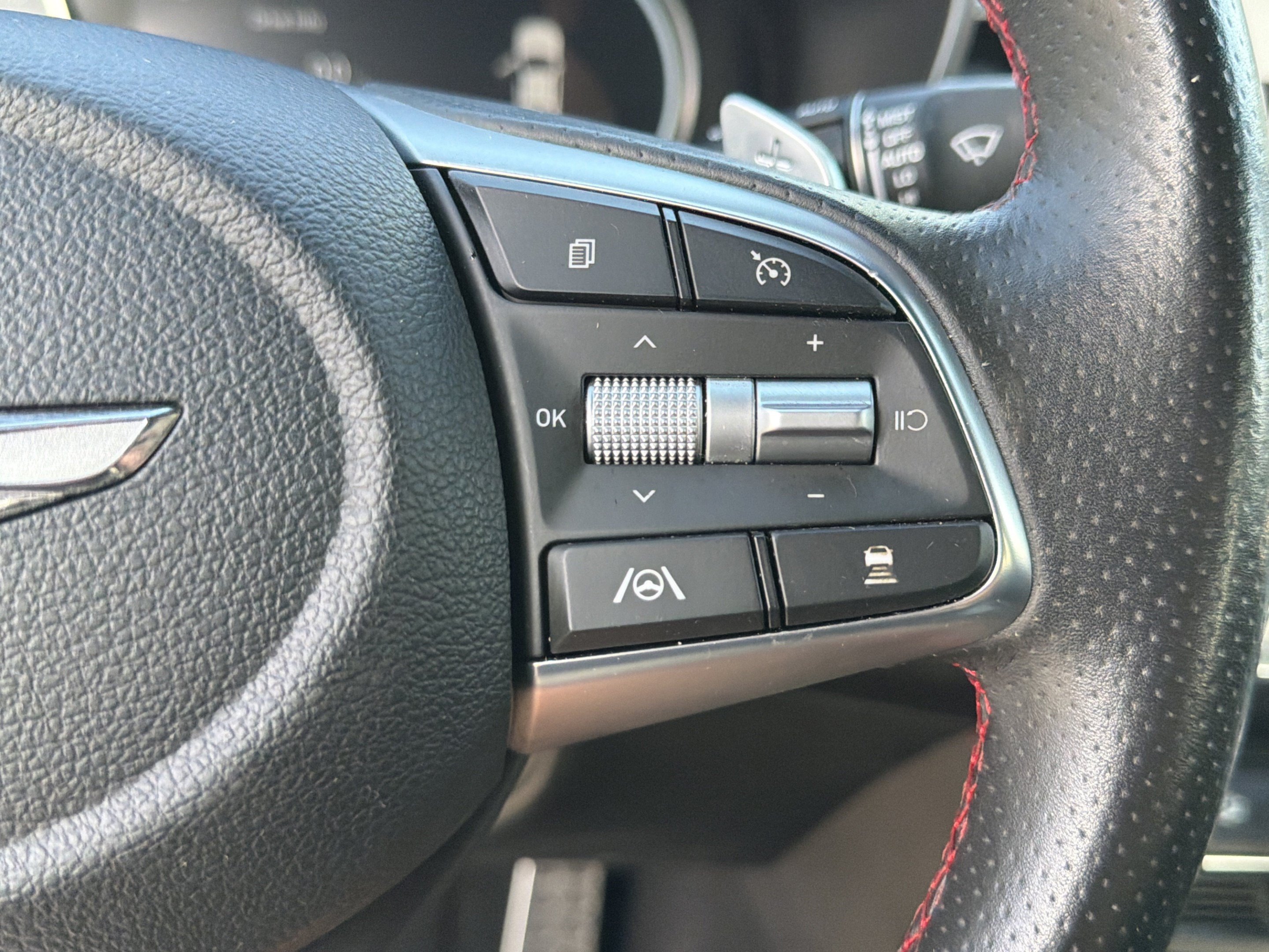 Used 2023 Genesis G70 2.0T w/ Sport Prestige Package RWD image 20