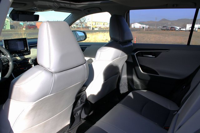 Used 2020 Toyota RAV4 Limited image 18