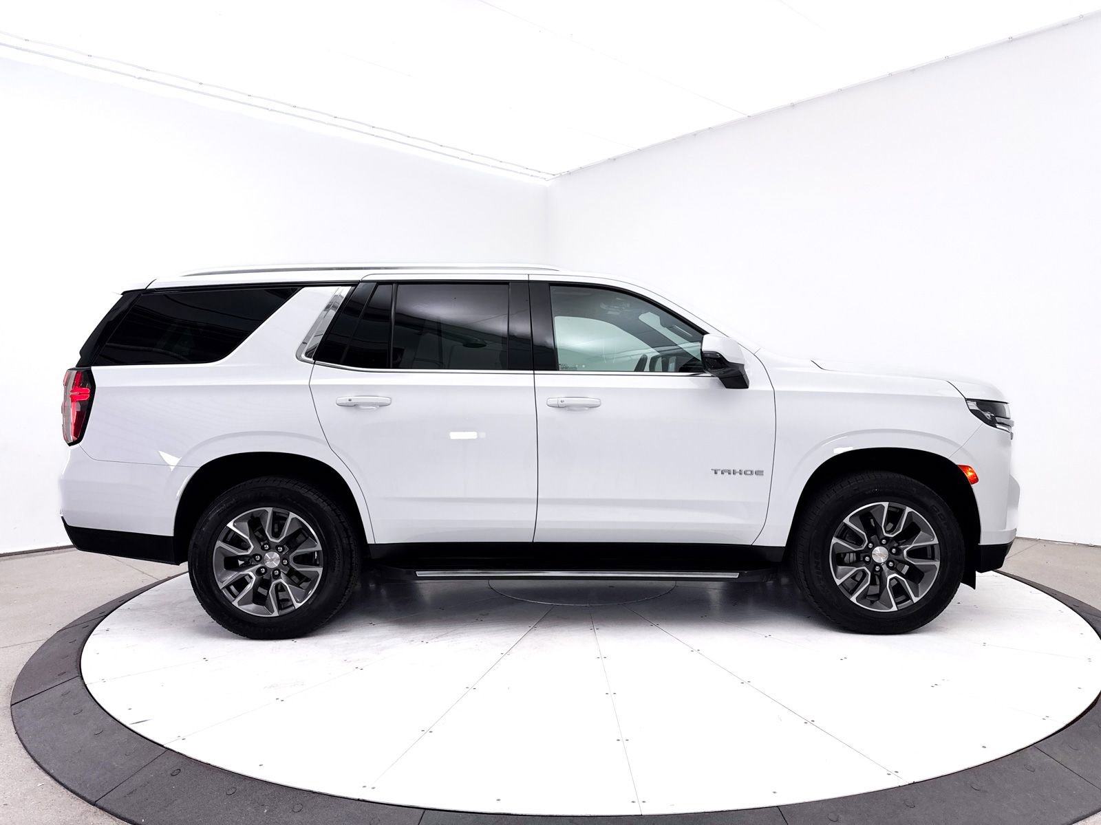 Used 2023 Chevrolet Tahoe LT w/ LT Signature Package AWD/4WD image 43