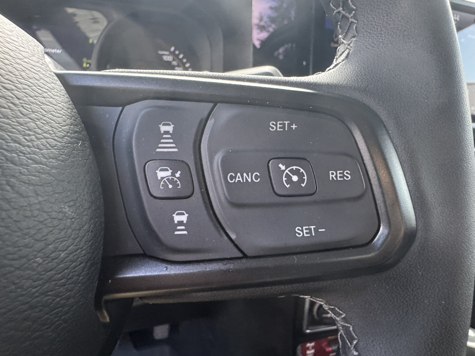 Used 2025 Jeep Wrangler Willys AWD/4WD image 31