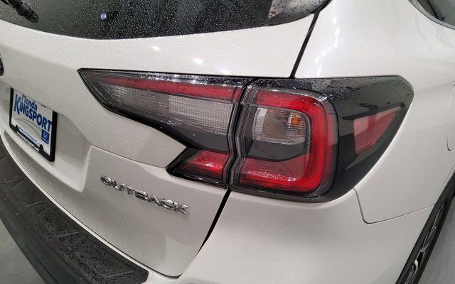 Used 2020 Subaru Outback Premium image 8