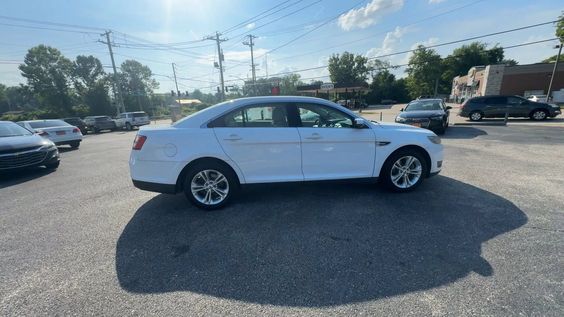 Used 2014 Ford Taurus SEL w/ Equipment Group 201A FWD image 9