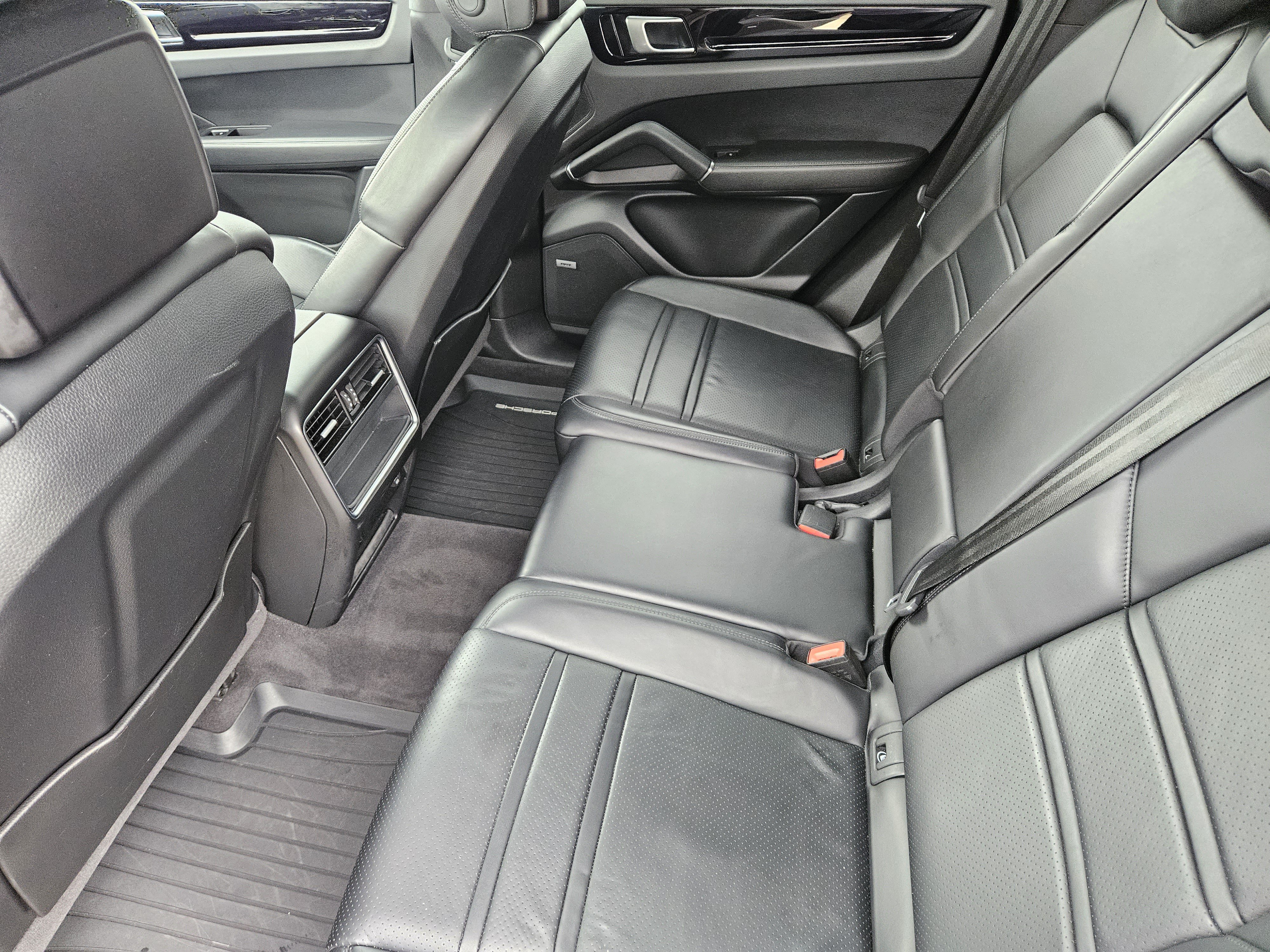 Used 2019 Porsche Cayenne AWD/4WD image 28