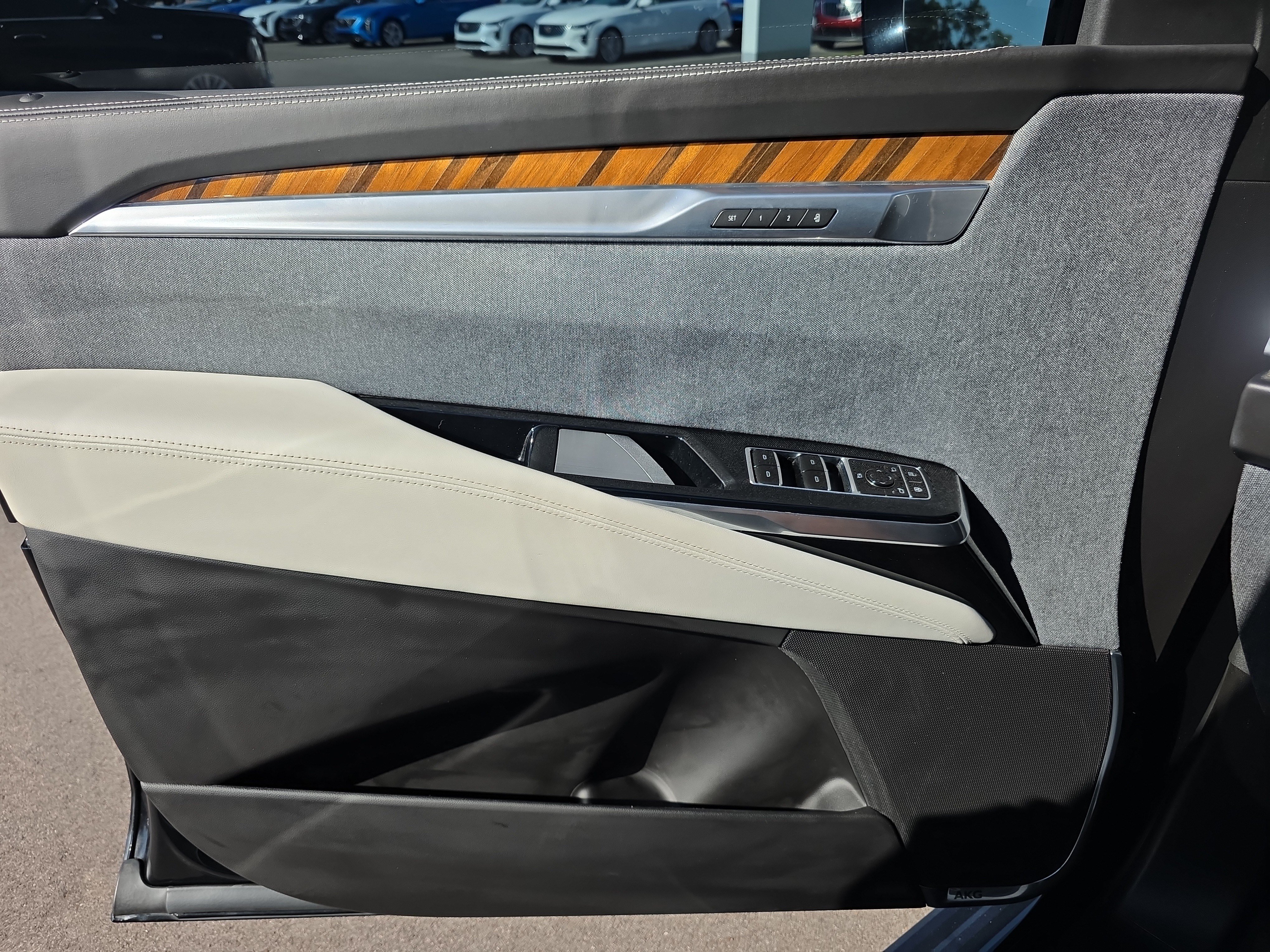 Used 2025 Cadillac Escalade ESV Sport Platinum w/ LPO, Floor Liner Package AWD/4WD image 20