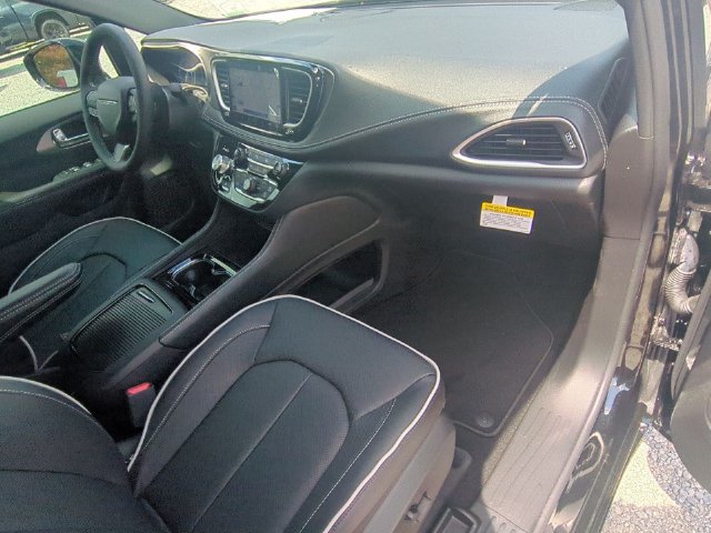 New 2027 Chrysler Pacifica Limited w/ Family Tech Group FWD image 36