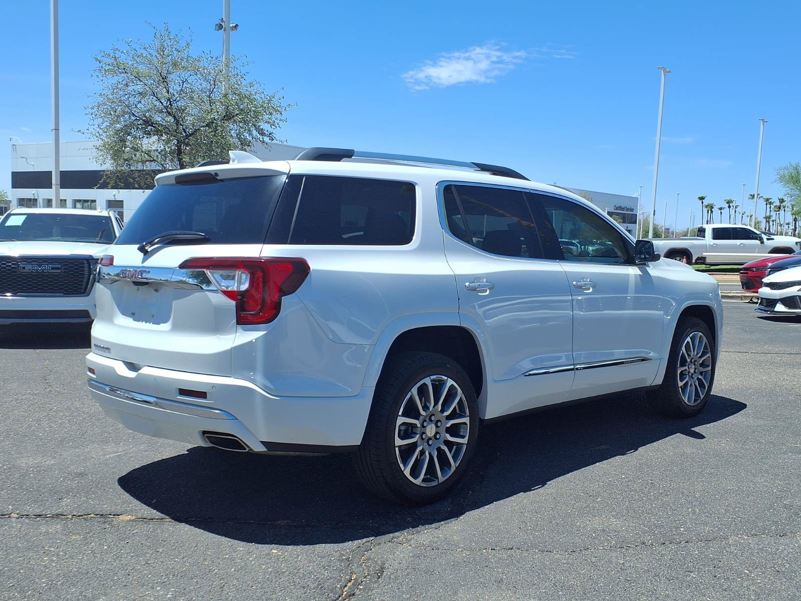 Used 2023 GMC Acadia Denali w/ Denali Technology Package FWD image 5