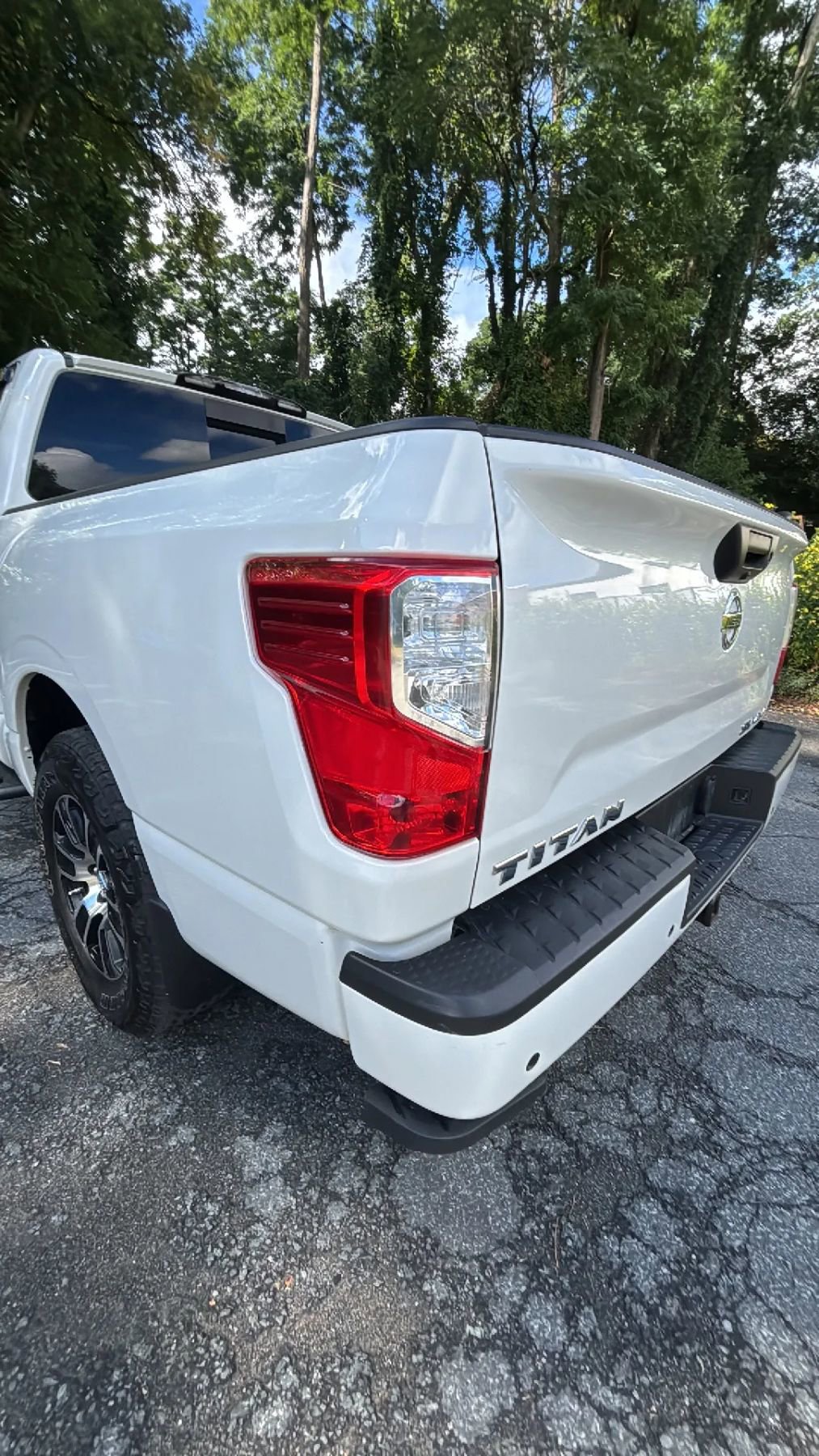 Used 2021 Nissan Titan SV w/ SV Convenience Package image 34