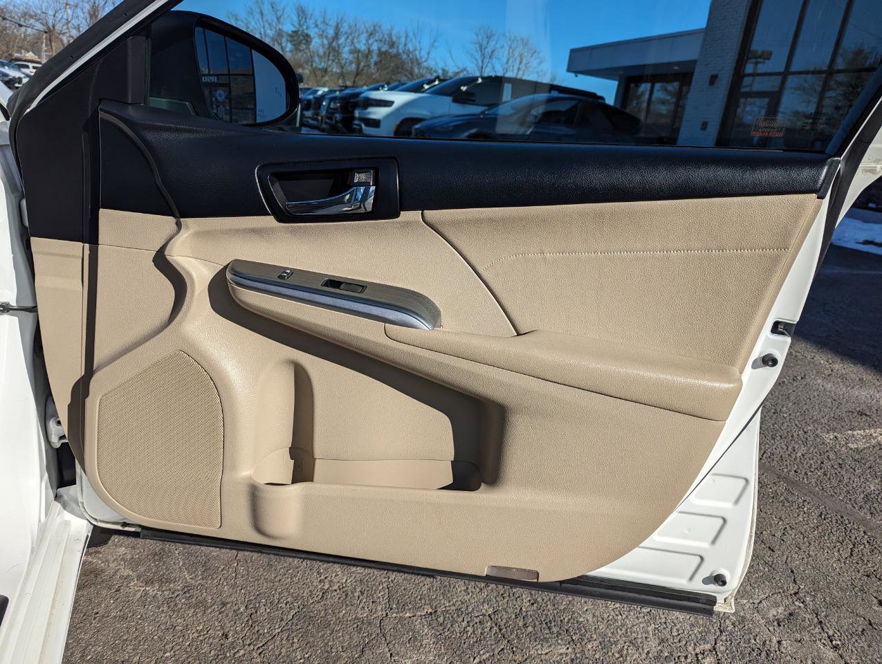 Used 2013 Toyota Camry XLE w/ Leather Pkg image 31