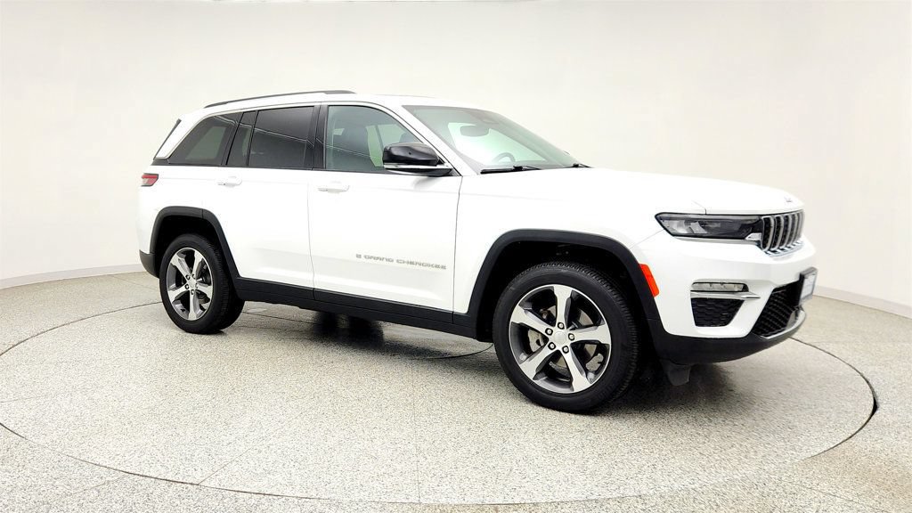 Used 2023 Jeep Grand Cherokee Limited AWD/4WD image 3