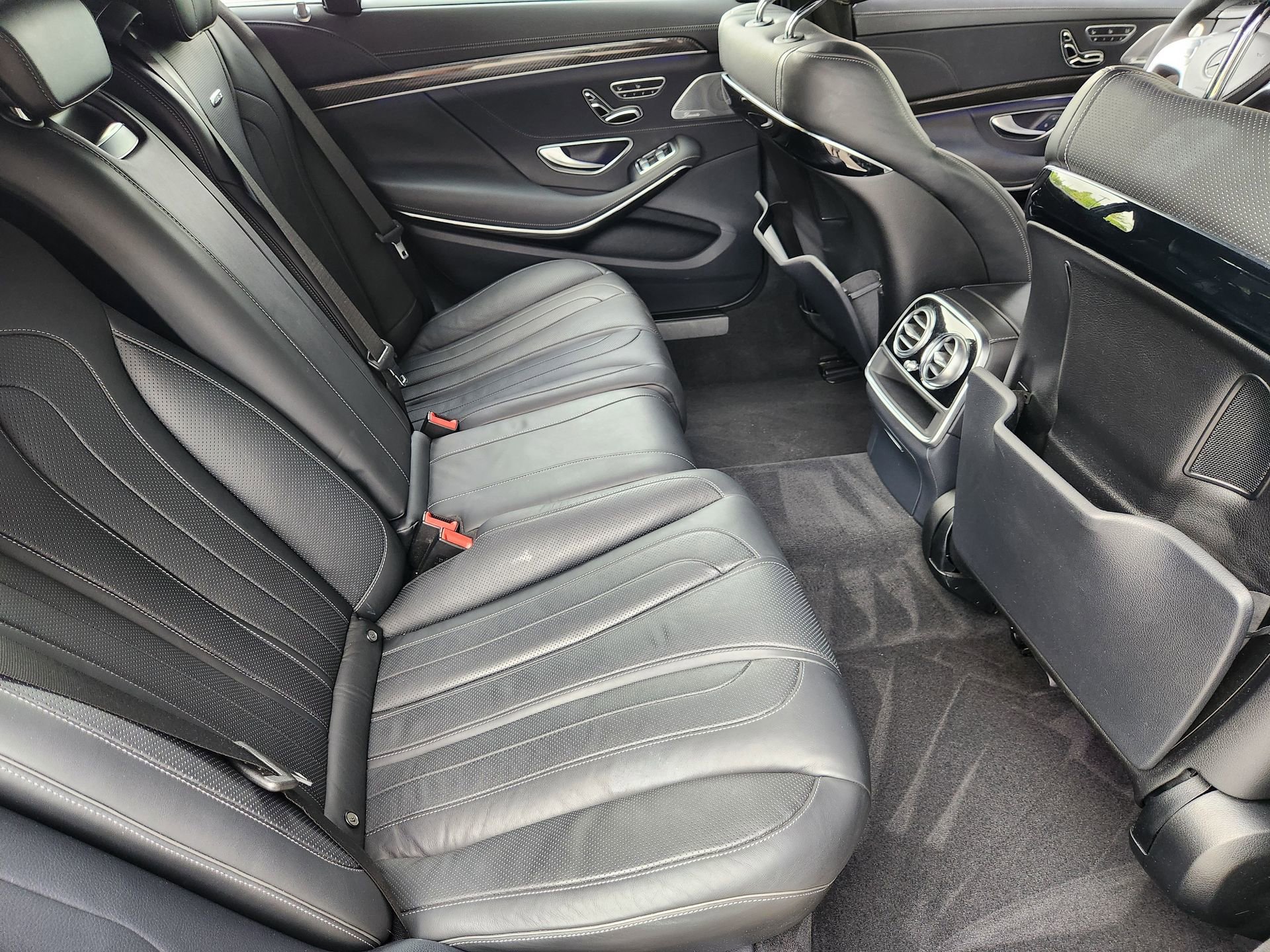 Used 2015 Mercedes-Benz S 63 AMG 4MATIC Sedan image 31