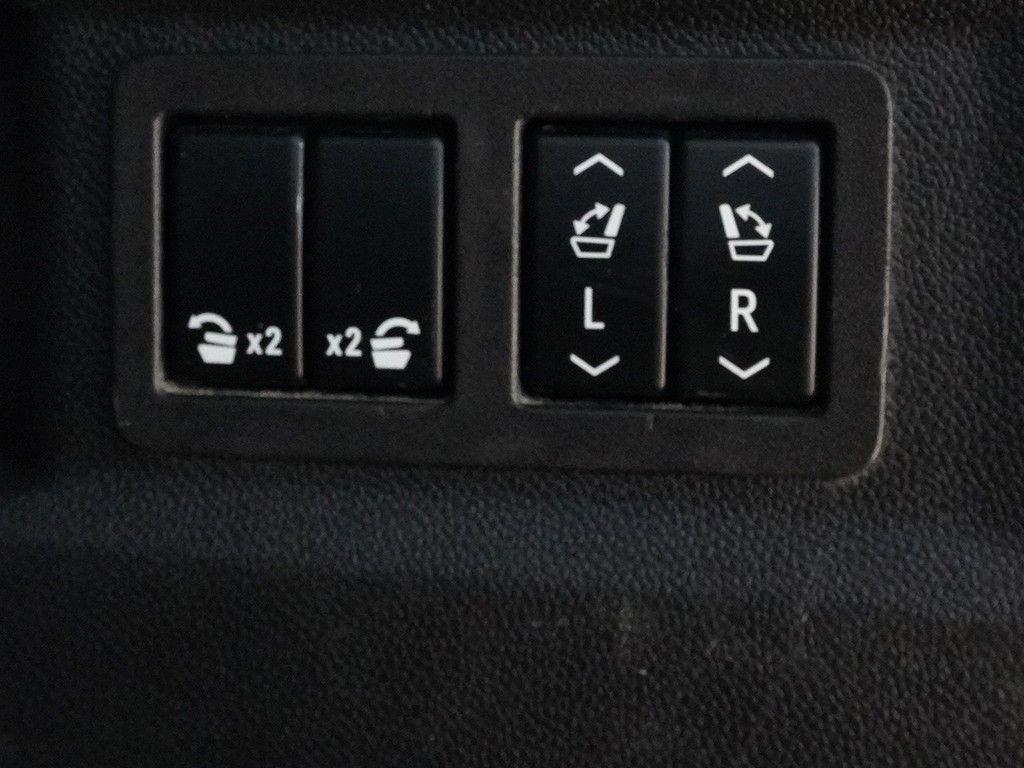 Used 2023 GMC Yukon SLT w/ SLT Premium Package image 29