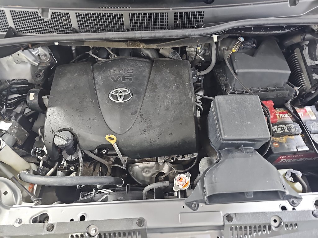 Used 2018 Toyota Sienna XLE Premium AWD/4WD image 37