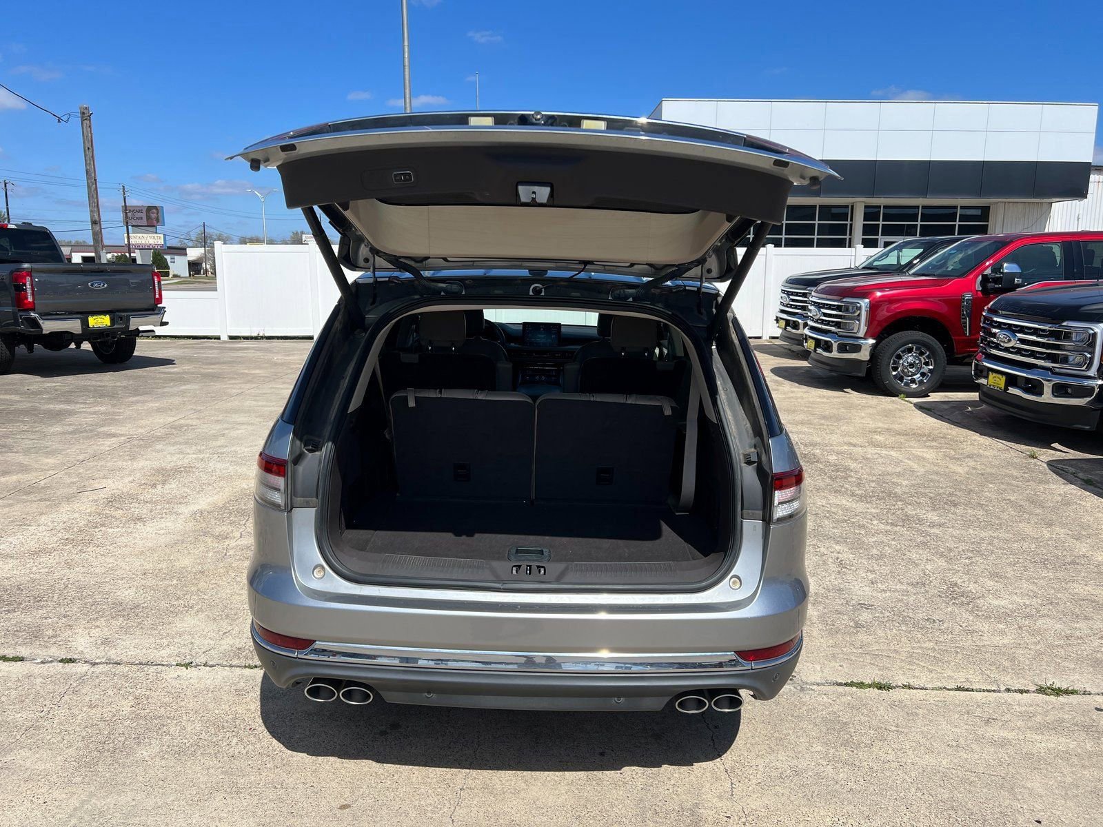 Used 2022 Lincoln Aviator Reserve w/ Equipment Group 201A AWD/4WD image 13