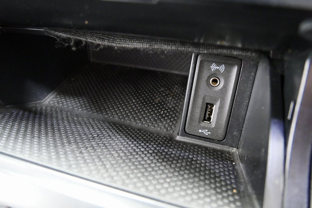 Used 2017 Volkswagen Golf R 4-Door image 28