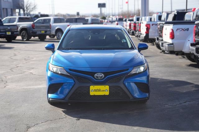 Used 2020 Toyota Camry SE image 3