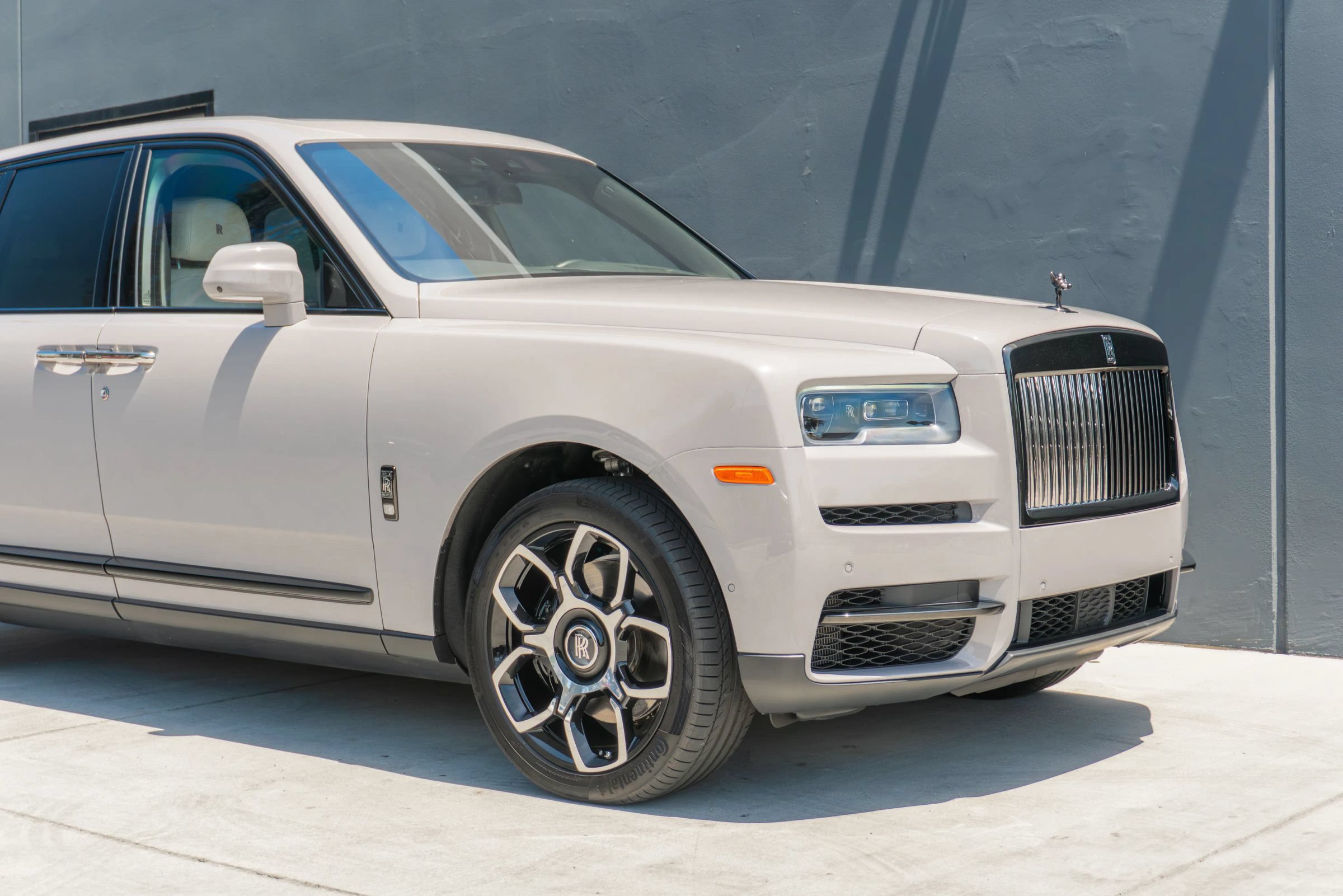 Used 2024 Rolls-Royce Cullinan Black Badge AWD/4WD image 40