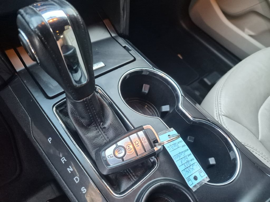 Used 2018 Ford Explorer XLT w/ Equipment Group 202A FWD image 22