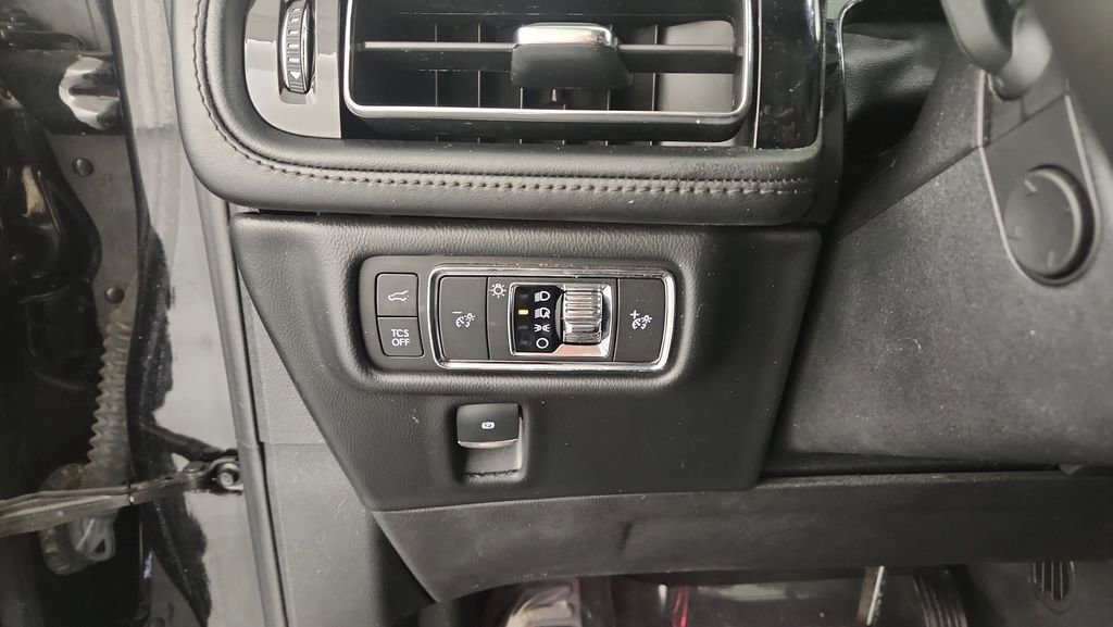 Used 2022 Lincoln Nautilus Reserve w/ Luxury Package image 28