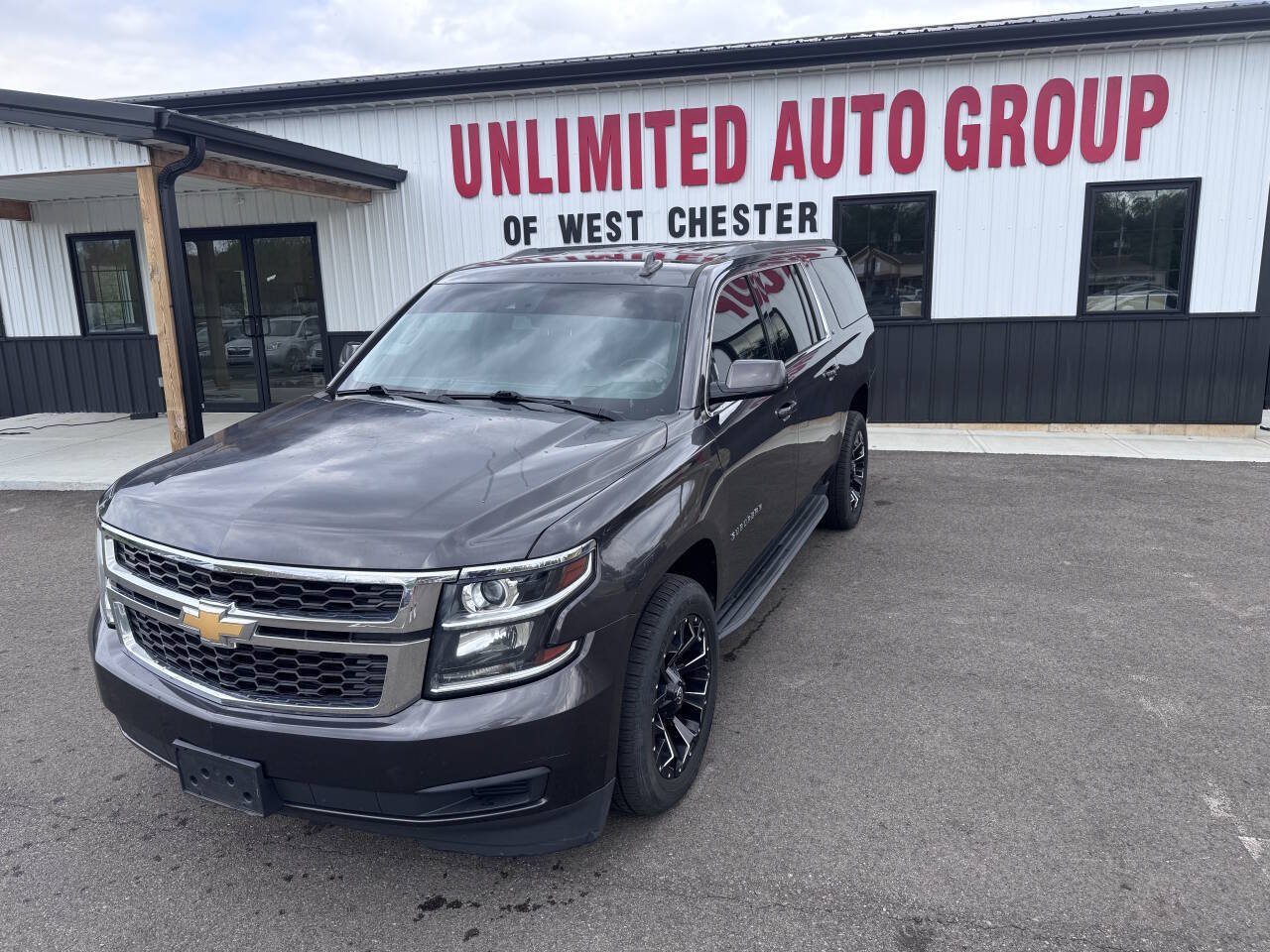 Used 2018 Chevrolet Suburban LT AWD/4WD image 1
