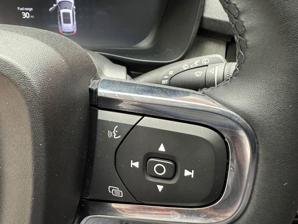 Used 2024 Volvo XC40 B5 Plus image 15