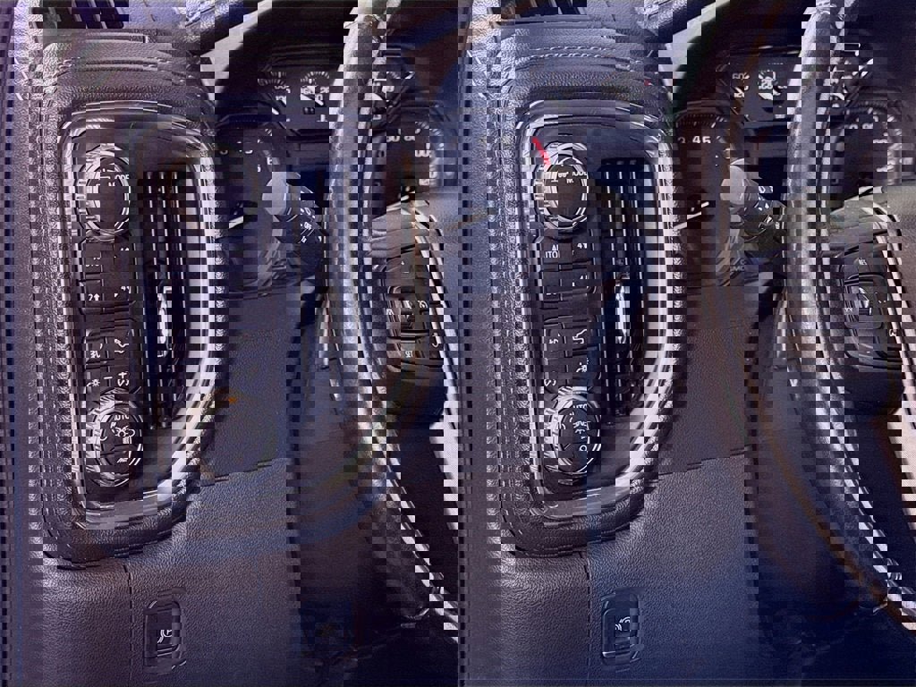 Used 2020 GMC Sierra 1500 SLT w/ SLT Premium Package image 4