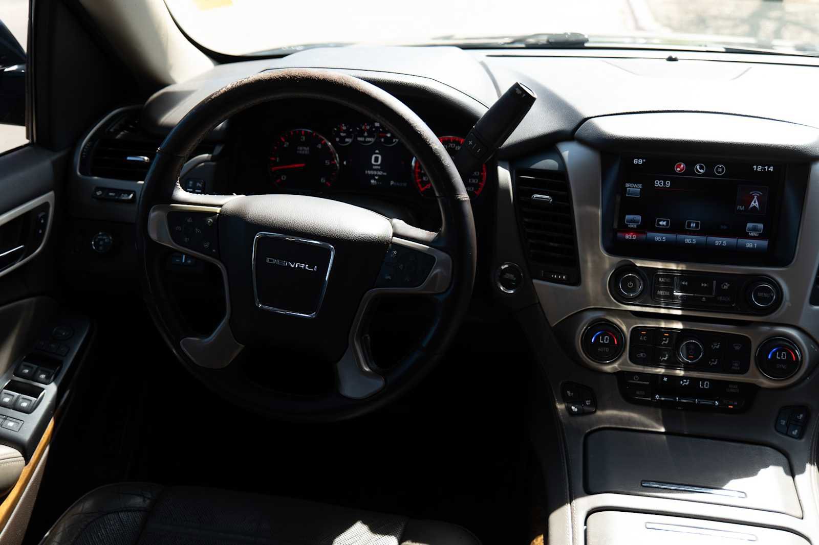 Used 2015 GMC Yukon Denali w/ Premium Package image 27