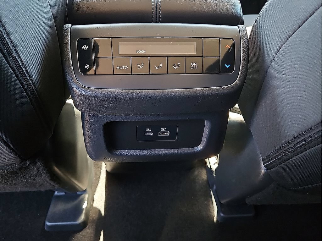Used 2024 Nissan Pathfinder SV FWD image 13