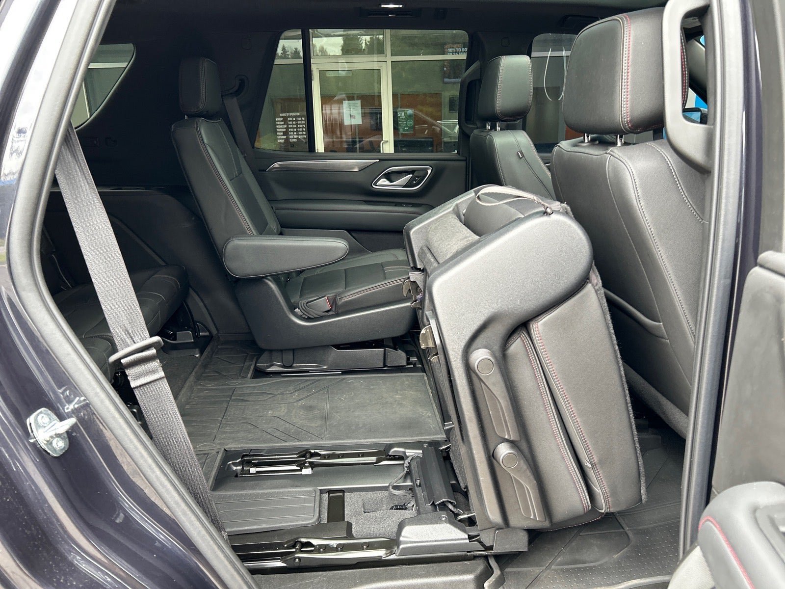 Used 2022 Chevrolet Tahoe RST w/ Luxury Package AWD/4WD image 11