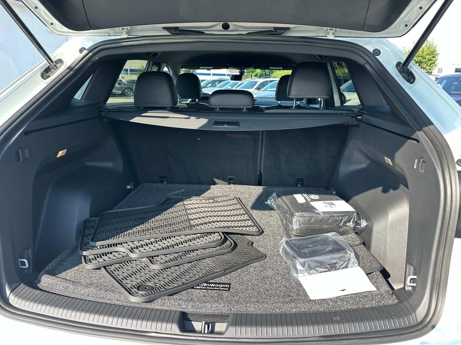 Used 2022 Volkswagen Atlas Cross Sport SE image 6