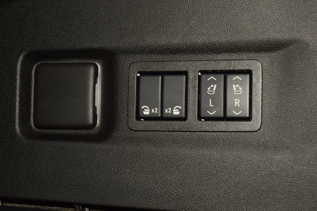 Used 2025 GMC Yukon XL Denali Ultimate w/ LPO, Floor Liner Package AWD/4WD image 27