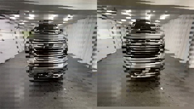 Used 2024 Chevrolet Silverado 2500 High Country w/ High Country Premium Package image 3