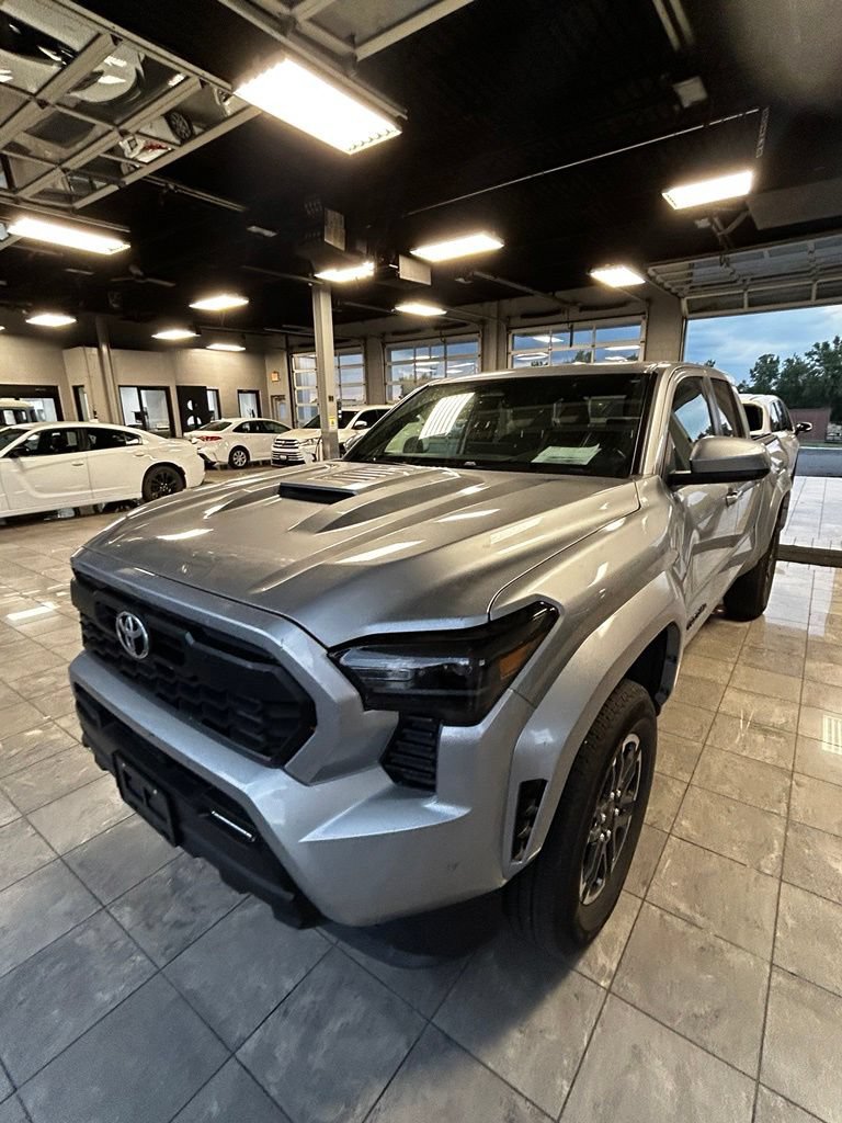 Certified 2025 Toyota Tacoma TRD Sport AWD/4WD image 3