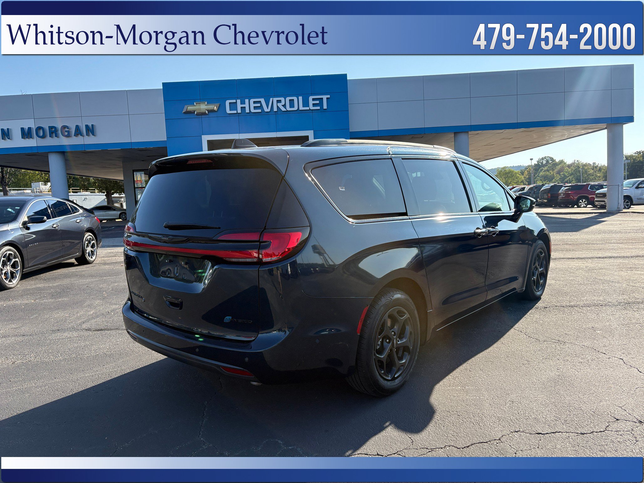 Used 2024 Chrysler Pacifica Premium FWD image 5