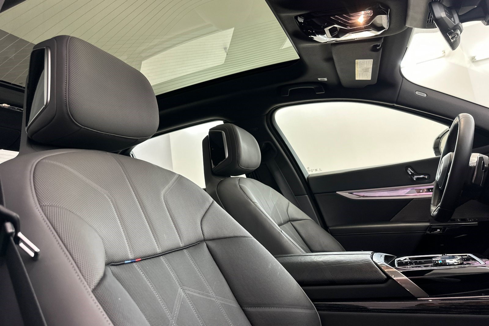 Certified 2023 BMW 740i RWD image 34